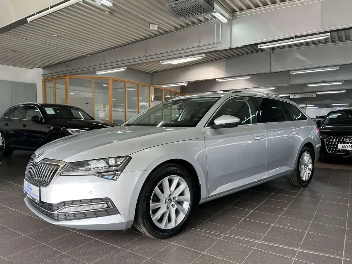 Gebraucht Skoda Superb Style 150 PS (110 kW) 2022 Brilliantsil Kombi