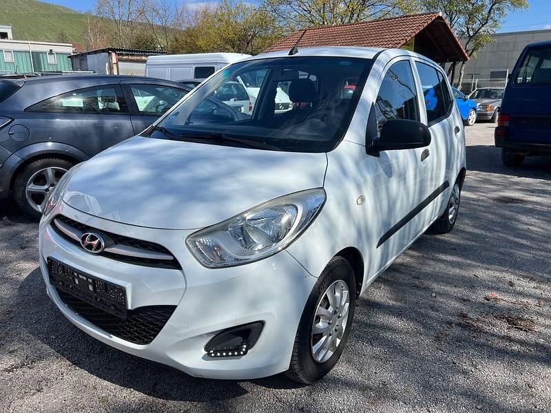 Gebraucht Hyundai i10 Edition 69 PS (50 kW) 2012 Weiß Kleinwagen