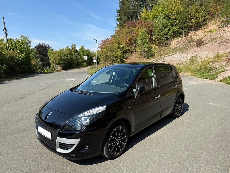 Schwarz Gebraucht 2011 Renault Scénic III Bose Edition Van / Kleinbus | 4.490 € (Guter Preis) - Bild 1/4