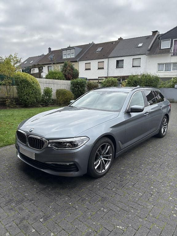 Gebraucht BMW 520 190 PS (139 kW) 2019 Blau Kombi