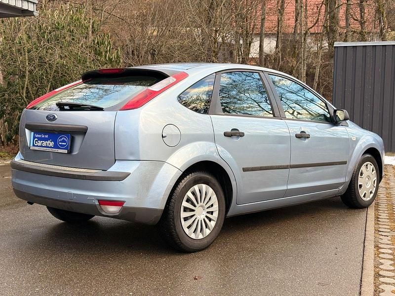 Gebraucht Ford Focus Trend 101 PS (74 kW) 2006 Blau Kleinwagen