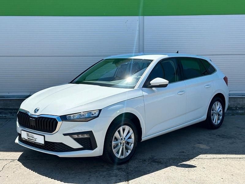 Weiß Gebraucht 2024 Skoda Scala Selection Kleinwagen | 22.370 € (Fairer Preis) - Bild 1/4