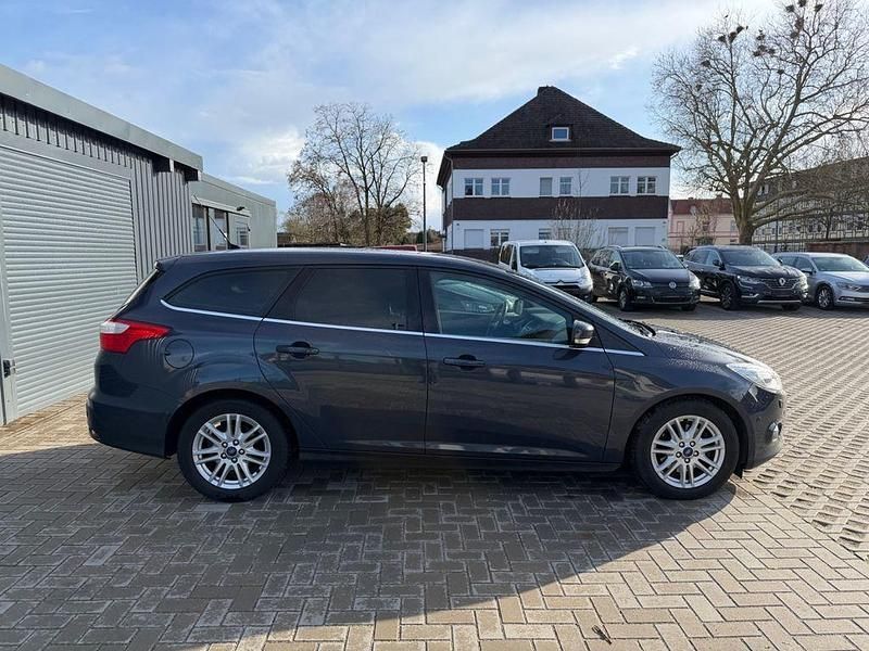 Gebraucht Ford Focus Titanium 140 PS (102 kW) 2012 Grau Limousine