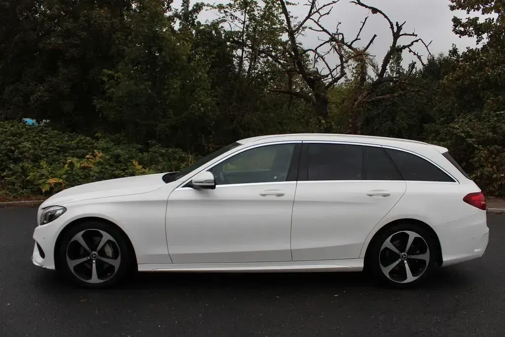 Gebraucht Mercedes C180 AMG line 156 PS (114 kW) 2018 Weiß Kombi