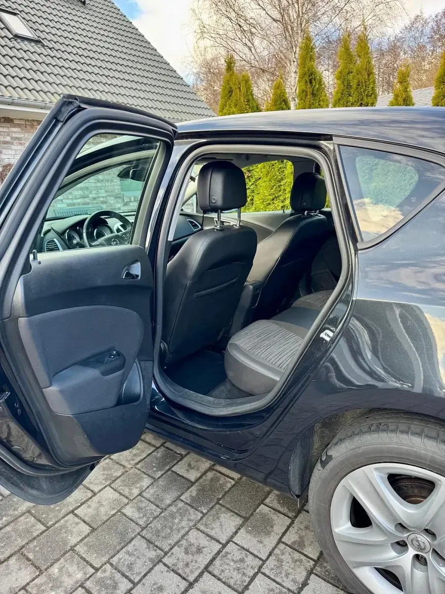 Gebraucht Opel Astra 120 PS (88 kW) 2014 Schwarz Kleinwagen