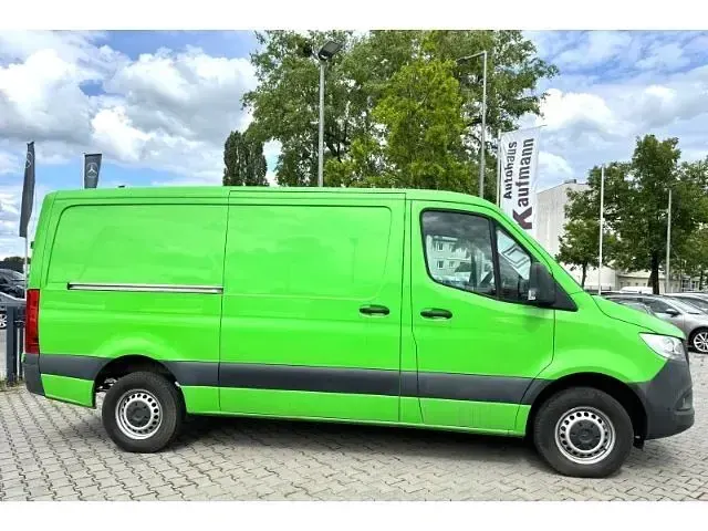 Gebraucht Mercedes Sprinter 163 PS (119 kW) 2020 Gruen Van