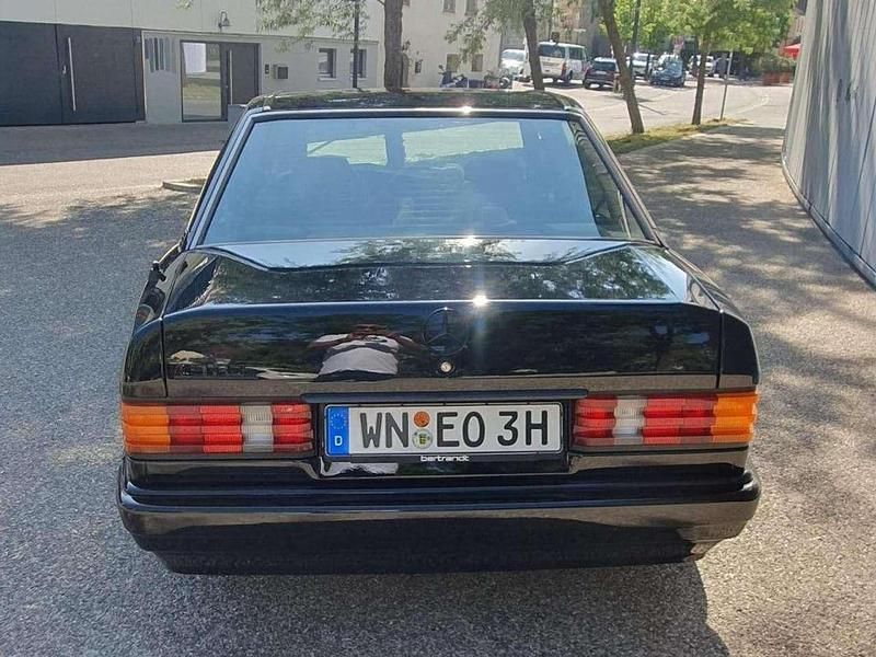 Gebraucht Mercedes 190 122 PS (89 kW) 1990 Limousine