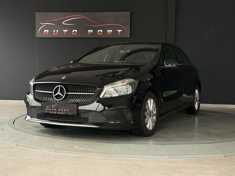 Schwarz Gebraucht 2017 Mercedes A180 Style Limousine | 15.900 € (Guter Preis) - Bild 1/4