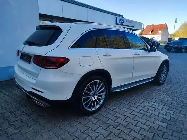 Gebraucht Mercedes GLC300 AMG line 245 PS (180 kW) 2019 Weiß SUV