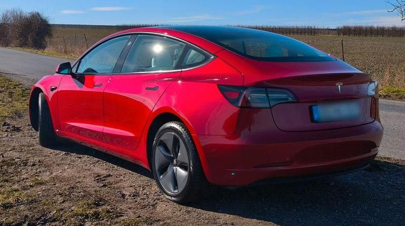 Gebraucht Tesla Model 3 RWD 208 kW (283 PS) 2022 Rot Limousine