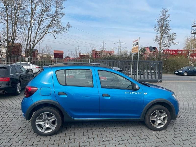 Gebraucht Dacia Sandero Prestige 90 PS (66 kW) 2017 Blau SUV