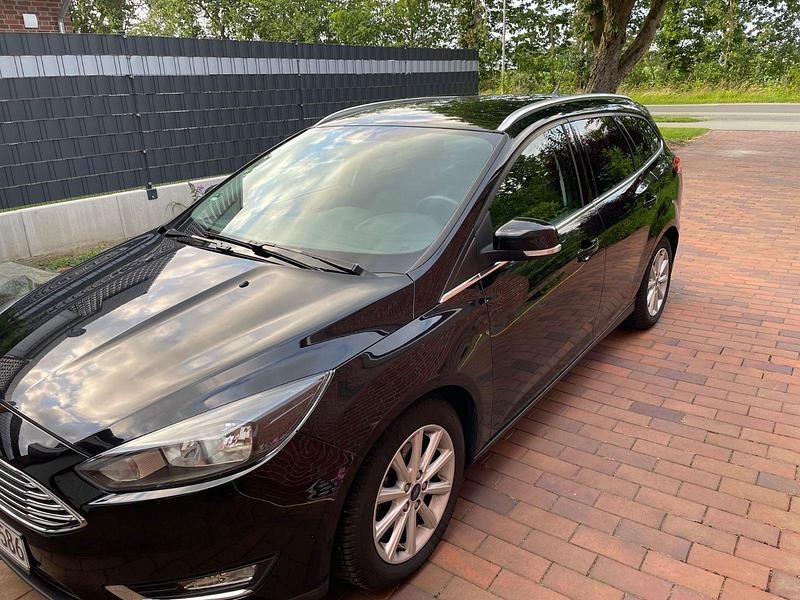Gebraucht Ford Focus Cool & Connect 125 PS (91 kW) 2017 Schwarz Kombi