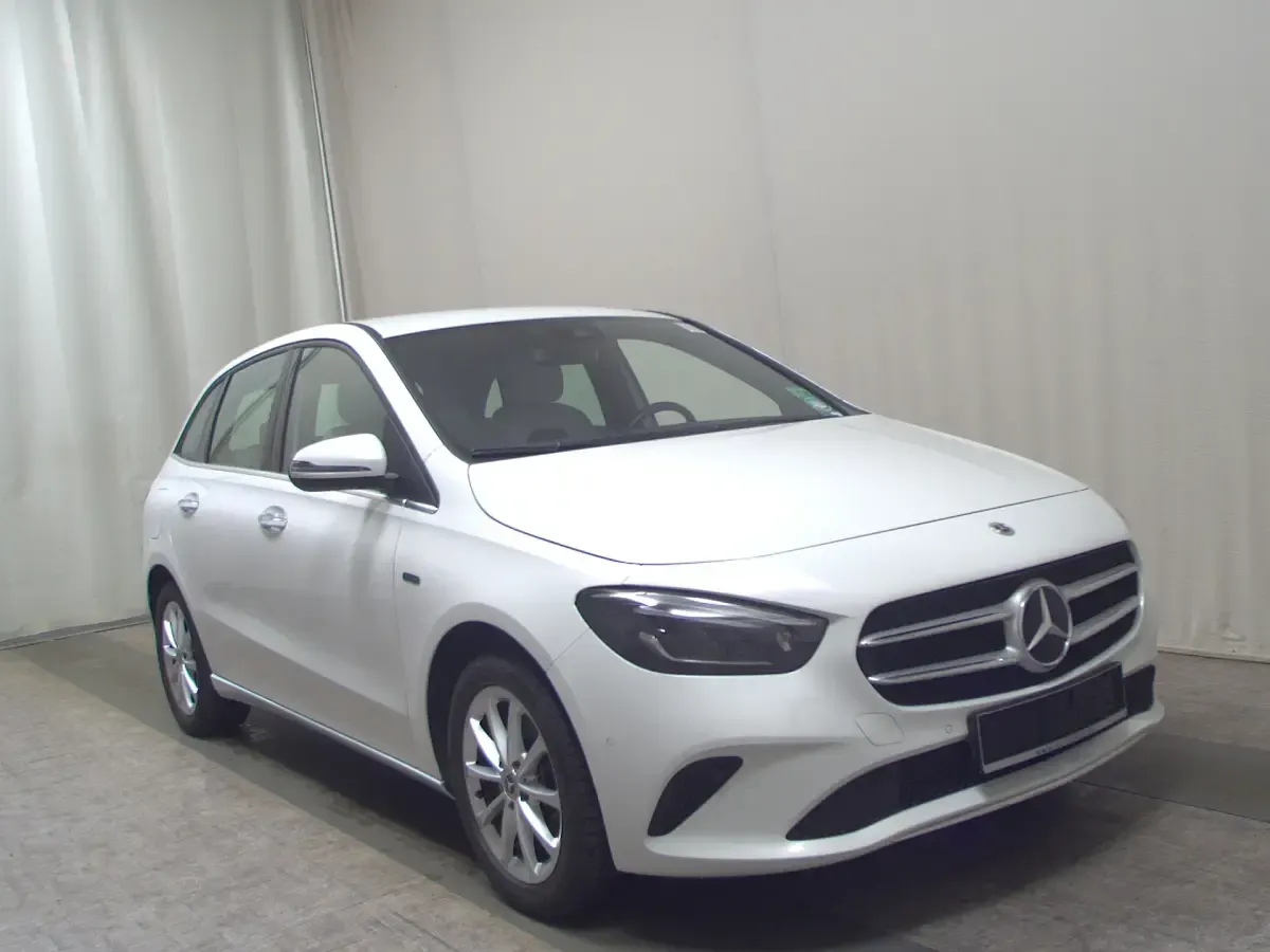 Gebraucht Mercedes B250e Style 160 PS (117 kW) 2021 Weiss Kleinwagen