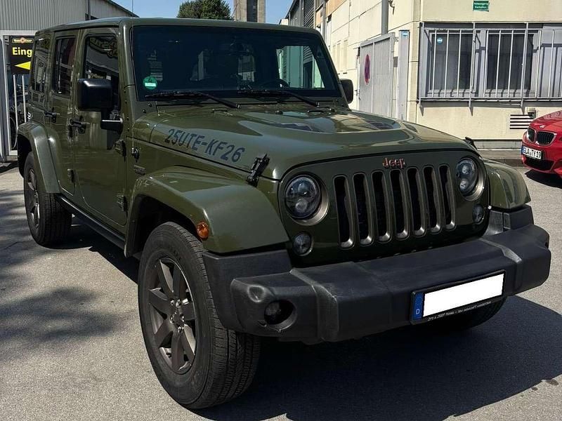 Grün Gebraucht 2016 Jeep Wrangler Unlimited Rubicon SUV | 29.900 € (Fairer Preis) - Bild 1/4