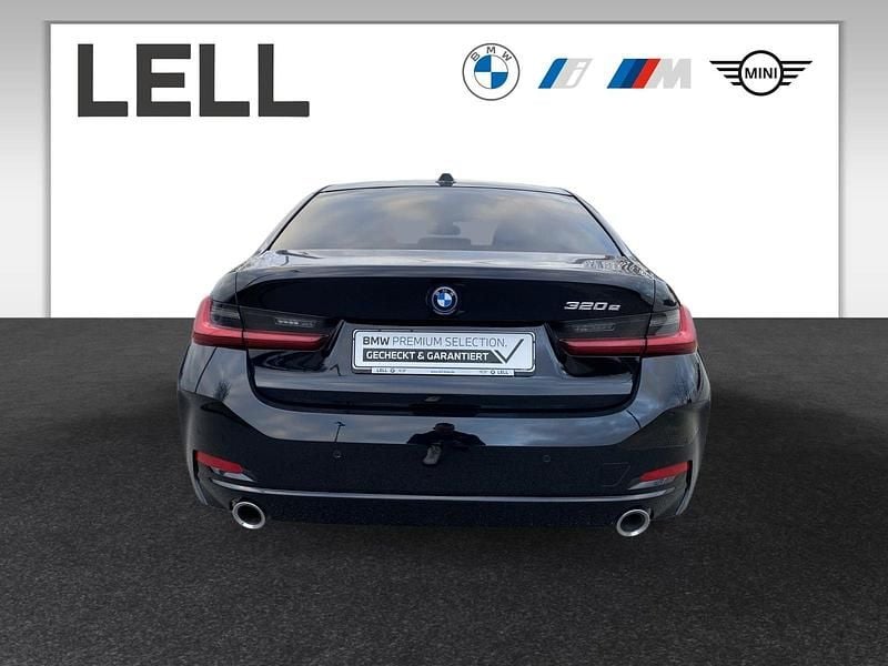 Gebraucht BMW 320e 163 PS (119 kW) 2022 Schwarz Limousine