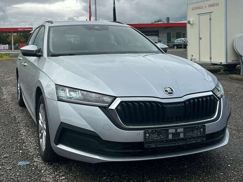 Brilliantsilber metallic Gebraucht 2022 Skoda Octavia Ambition Kombi | 21.999 € (Etwas zu teuer) - Bild 1/4