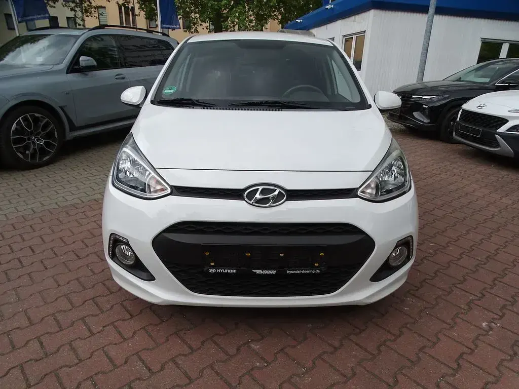 Gebraucht Hyundai i10 Passion 67 PS (49 kW) 2017 Weiß Kleinwagen
