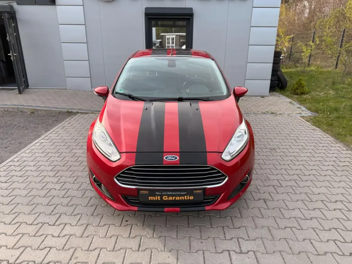 Gebraucht Ford Fiesta Titanium 101 PS (74 kW) 2016 Rot Kleinwagen