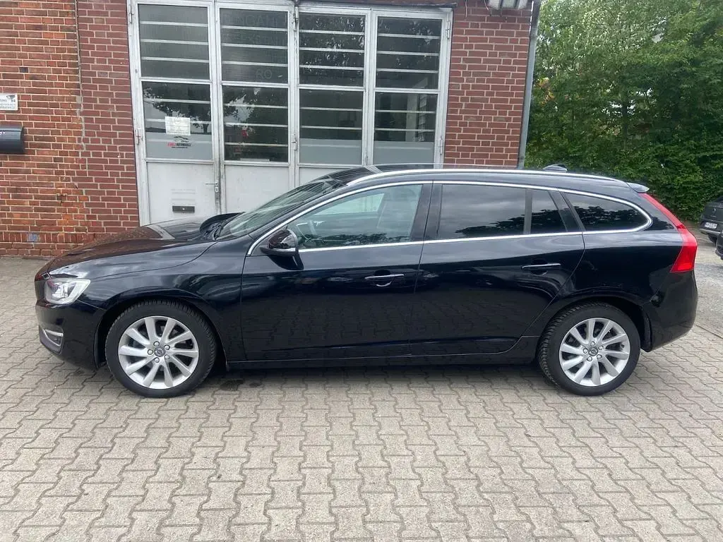 Gebraucht Volvo V60 Summum 114 PS (83 kW) 2015 Schwarz Kombi