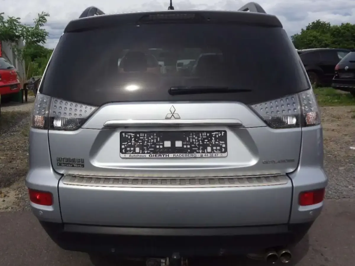 Gebraucht Mitsubishi Outlander Edition 177 PS (130 kW) 2010 Silber SUV