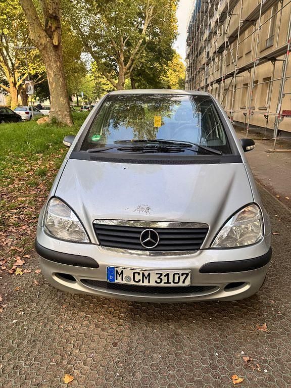 Grau Gebraucht 2003 Mercedes A140 Avantgarde Van / Kleinbus | 900 € (Guter Preis) - Bild 1/4