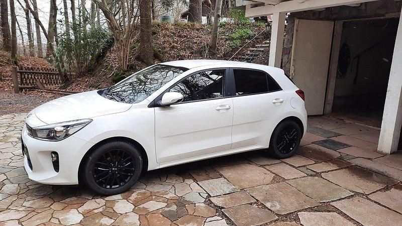 Gebraucht Kia Rio DREAM-TEAM Edition 99 PS (72 kW) 2017 Weiß Kleinwagen