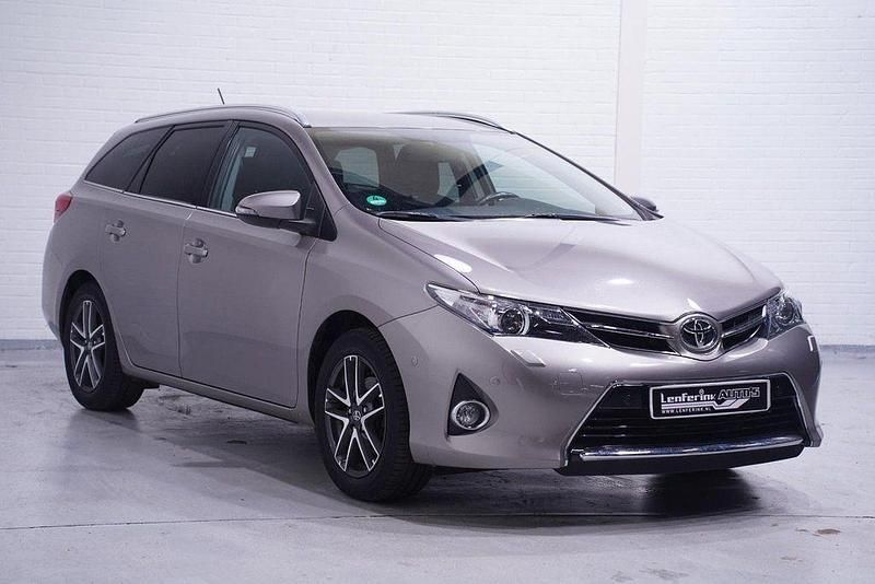 Gebraucht Toyota Auris Edition 140 PS (102 kW) 2015 Grau Limousine