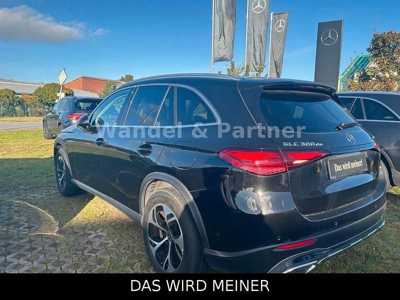Gebraucht Mercedes GLC300e 197 PS (144 kW) 2023 Schwarz SUV