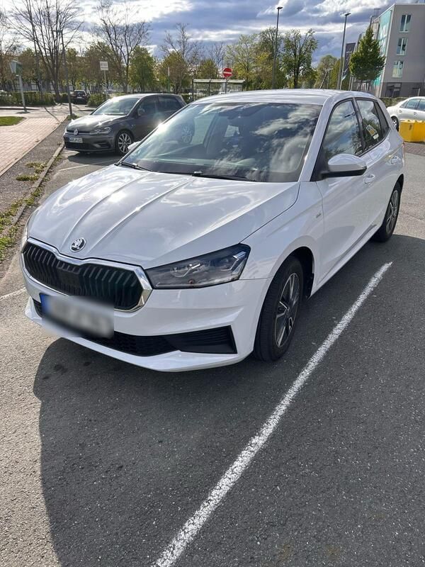 Weiß Gebraucht 2022 Skoda Fabia Tour Kleinwagen | 14.600 € (Guter Preis) - Bild 1/4
