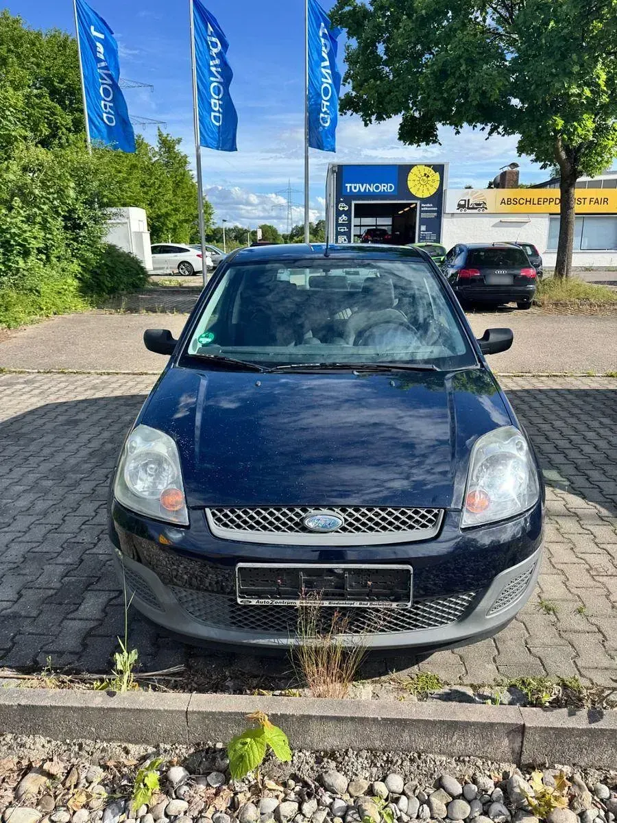 Gebraucht Ford Fiesta Ambiente 60 PS (44 kW) 2006 Blau Kleinwagen