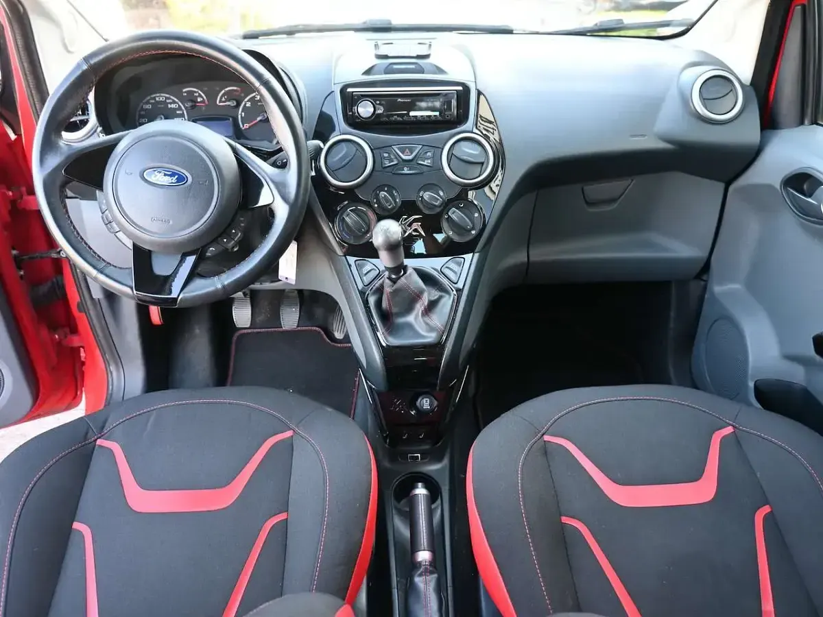 Gebraucht Ford Ka Titanium 69 PS (50 kW) 2015 Rot Kleinwagen