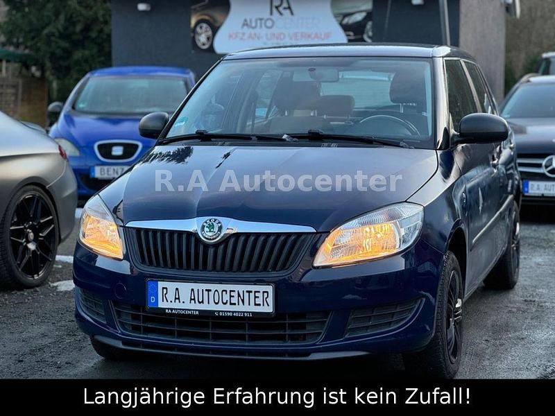 Blau Gebraucht 2010 Skoda Fabia Special Limousine | 1.900 € (Guter Preis) - Bild 1/4