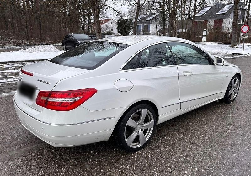 Gebraucht Mercedes E220 170 PS (125 kW) 2012 Weiß Coupé