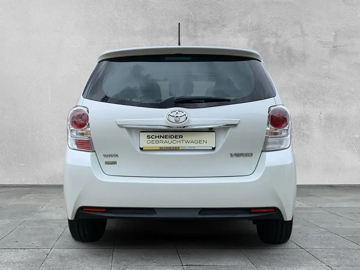 Gebraucht Toyota Verso Comfort 147 PS (108 kW) 2016 Weiß Van / Kleinbus