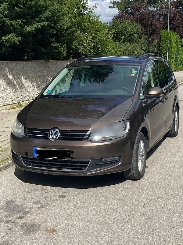 Braun Gebraucht 2012 VW Sharan Comfortline Van / Kleinbus | 8.599 € (Fairer Preis) - Bild 1/4