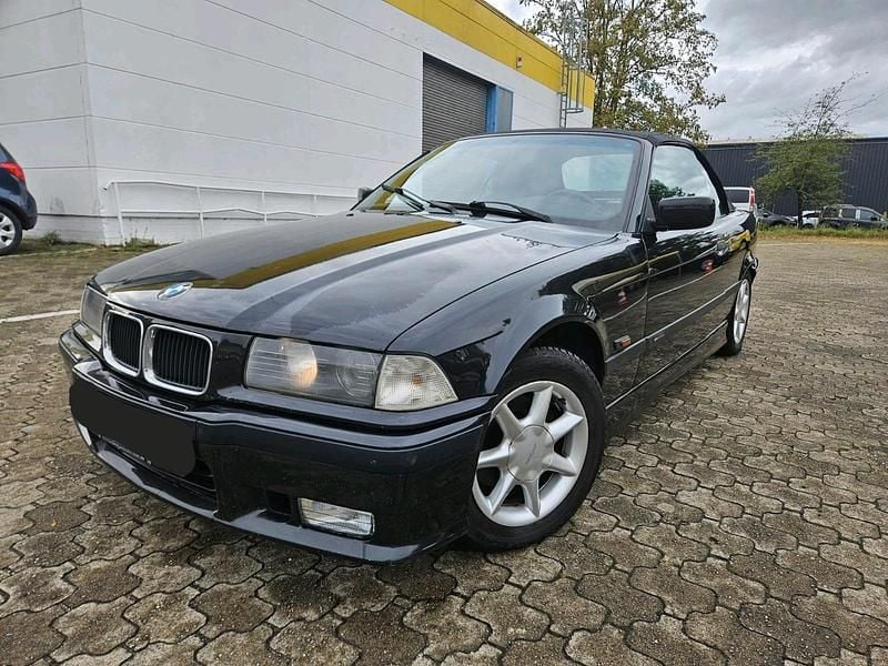 Schwarz Gebraucht 1995 BMW 318 Cabriolet M Sport Cabrio | 4.799 € - Bild 1/4