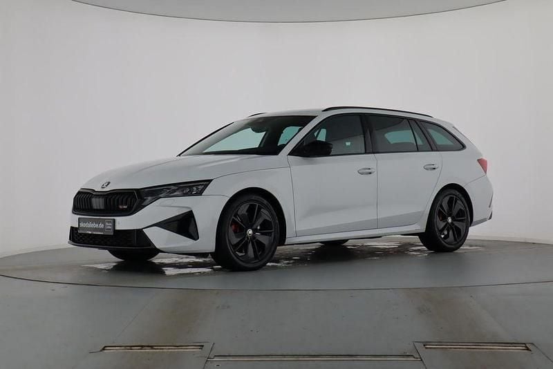 Moonweiss metallic Gebraucht 2024 Skoda Octavia RS Kombi | 34.889 € (Guter Preis) - Bild 1/4