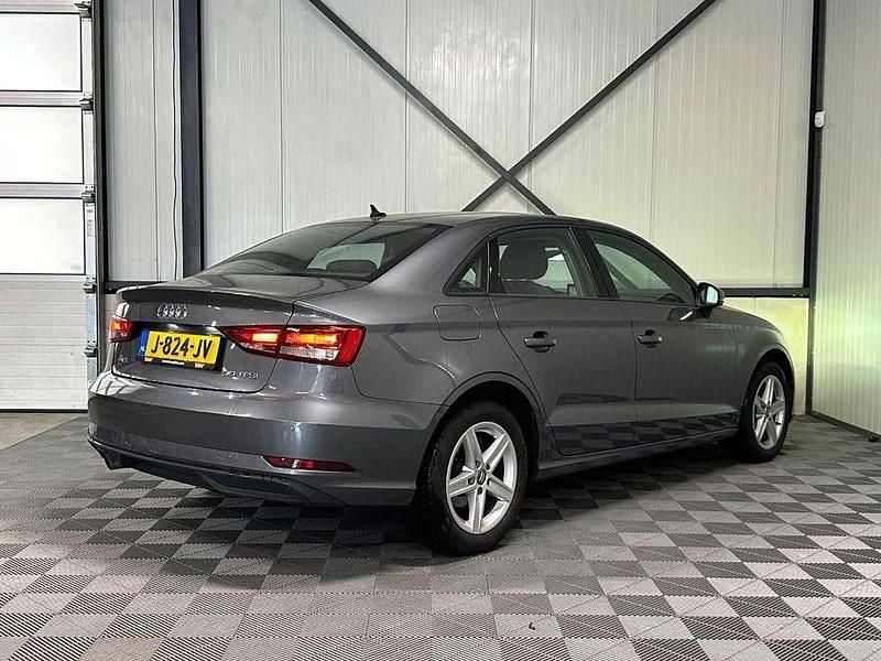 Gebraucht Audi A3 Proline 116 PS (85 kW) 2020 Grau Limousine
