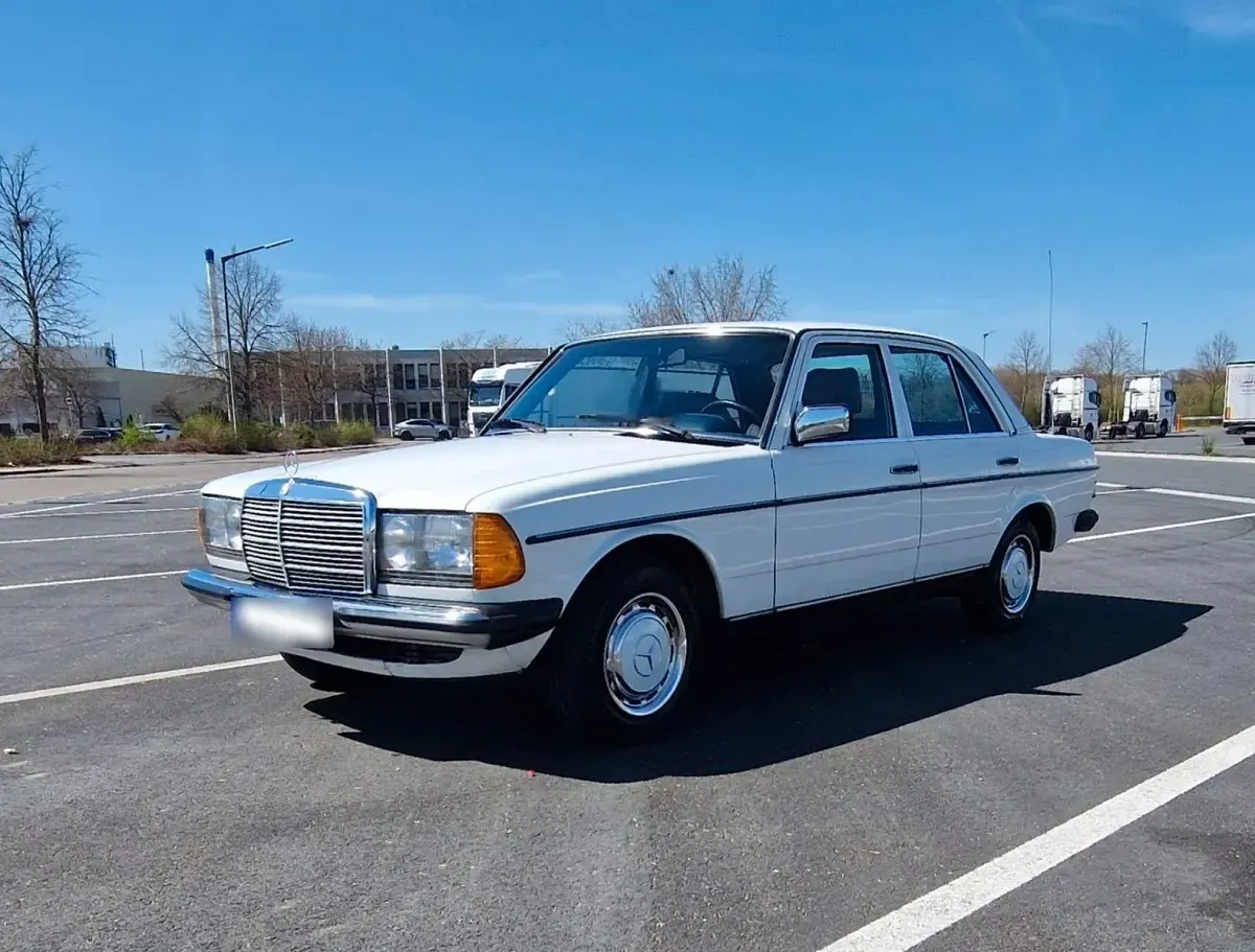 Gebraucht Mercedes 200 109 PS (80 kW) 1983 Weiß Limousine