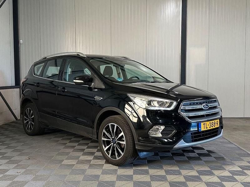 Gebraucht Ford Kuga Trend 120 PS (88 kW) 2018 Schwarz SUV