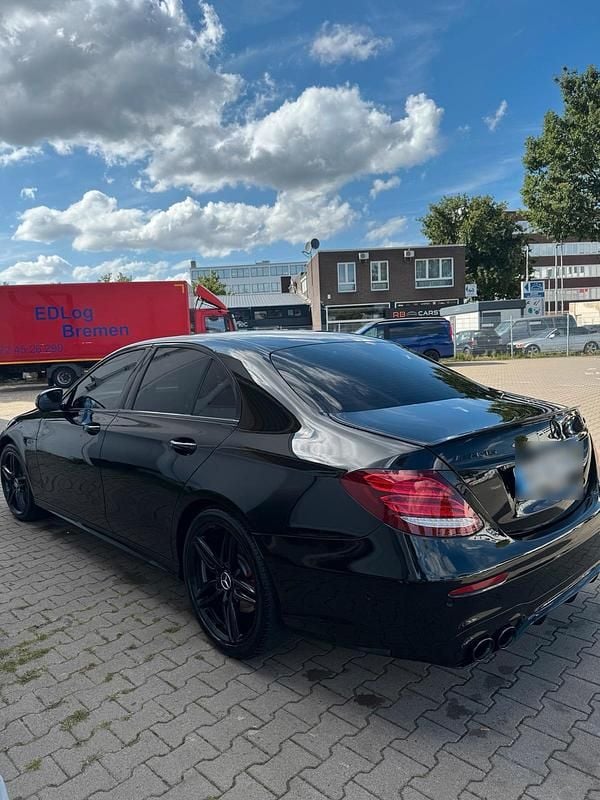 Schwarz Gebraucht 2017 Mercedes E350 Limousine | 27.000 € (Teuer) - Bild 1/4