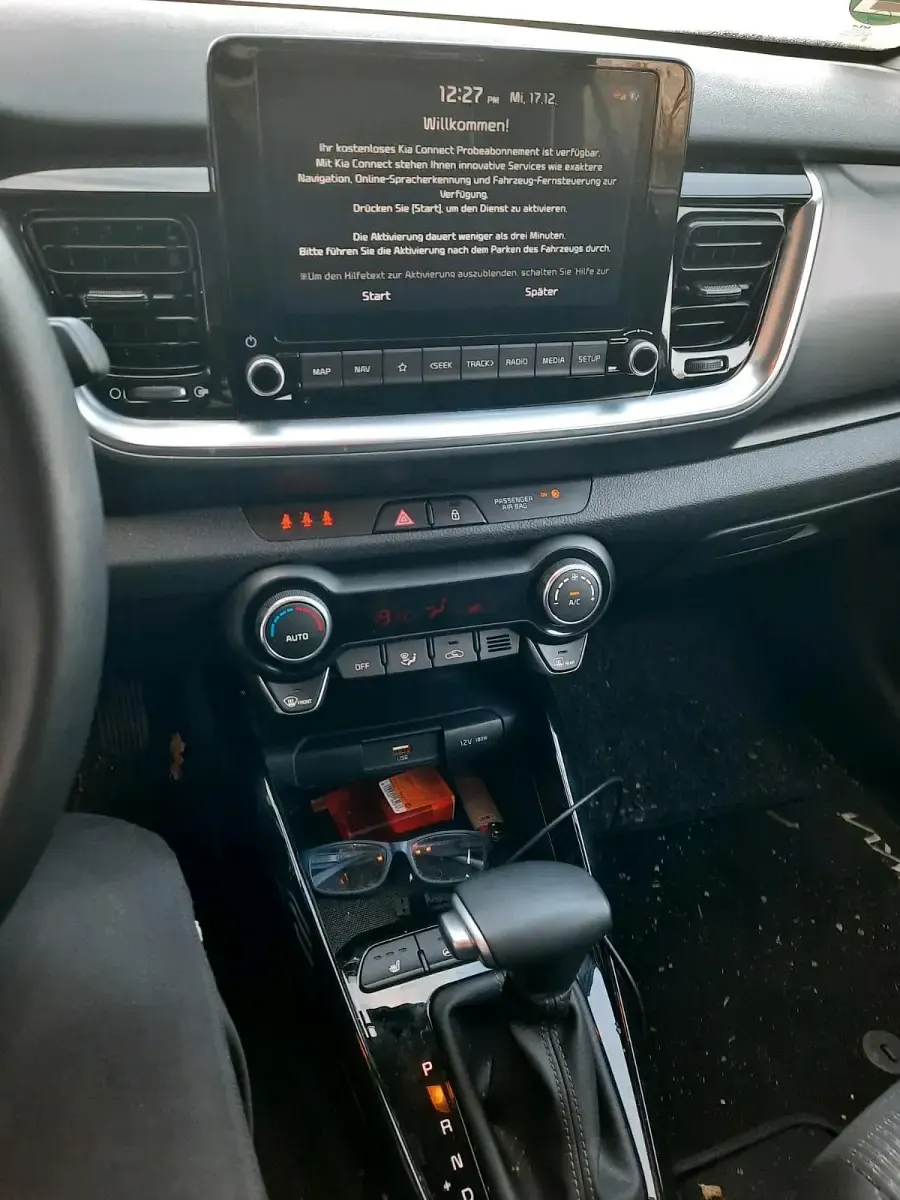 Gebraucht Kia Stonic 101 PS (74 kW) 2024 Schwarz SUV