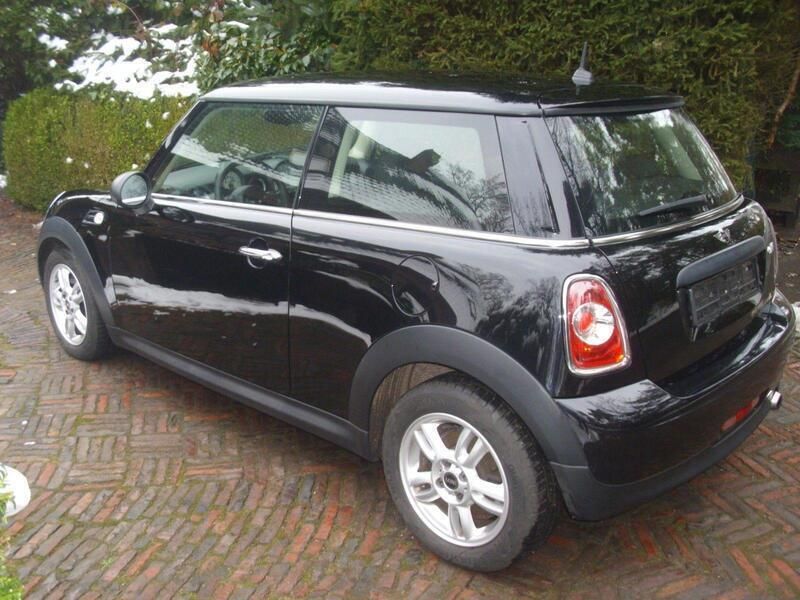 Second-hand Mini ONE 75 CP (55 kW) 2010 Negru Hatchback