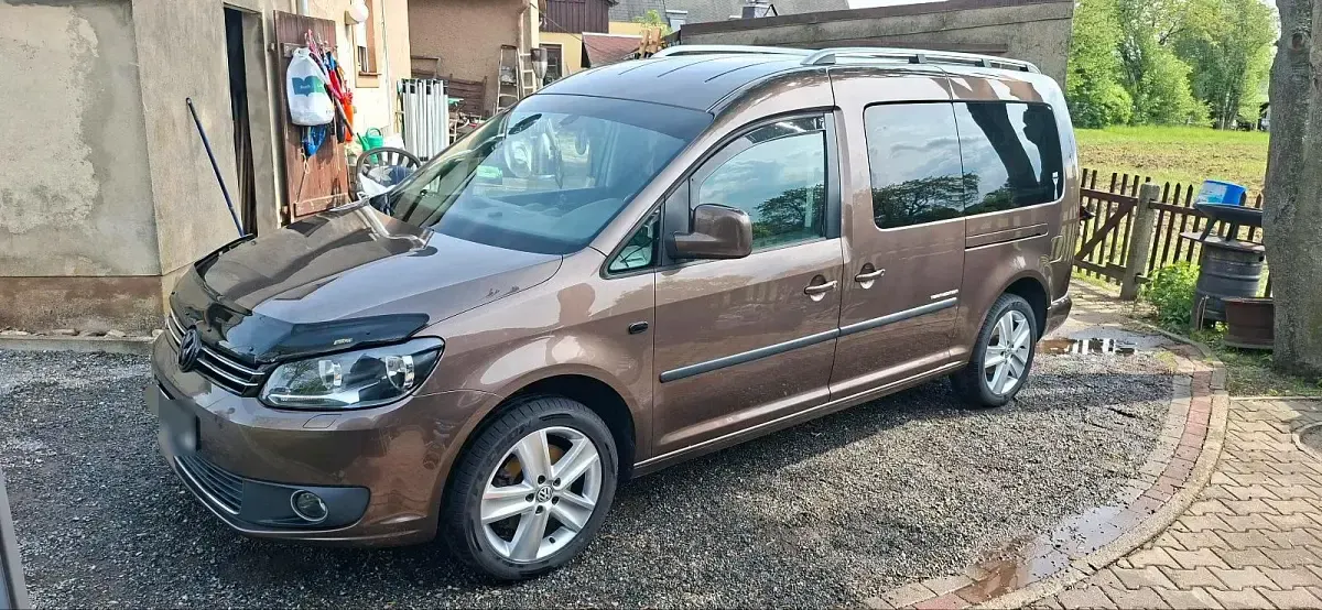 Używany VW Caddy Maxi 102 KM (75 kW) 2015 Brązowy Minivan