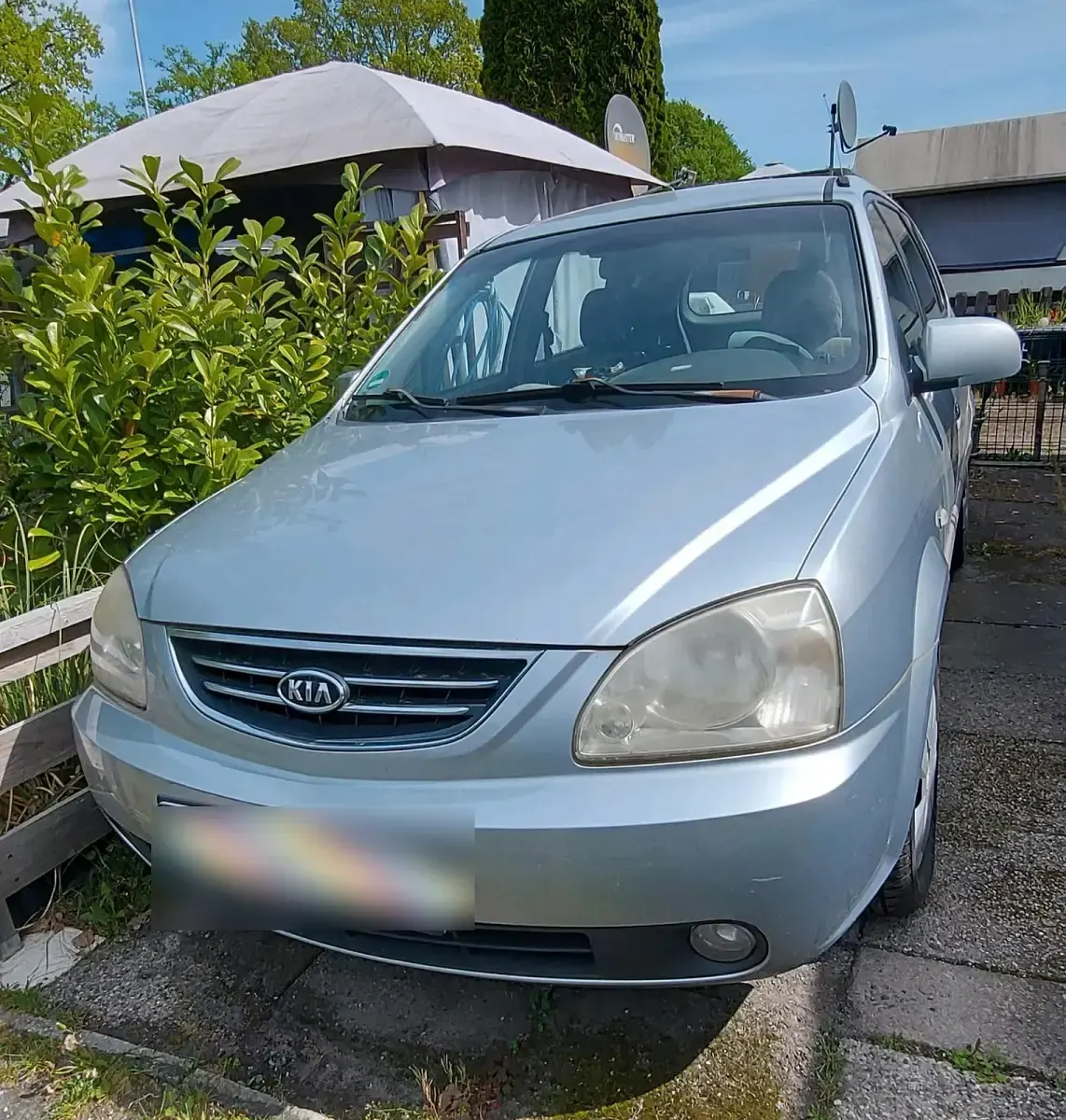 Gebraucht Kia Carens 138 PS (101 kW) 2005 Silber Van / Kleinbus