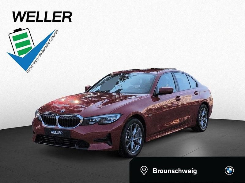 Melbourne rot (rot) Gebraucht 2021 BMW 330e Comfort Edition Kombi | 29.950 € (Guter Preis) - Bild 1/4