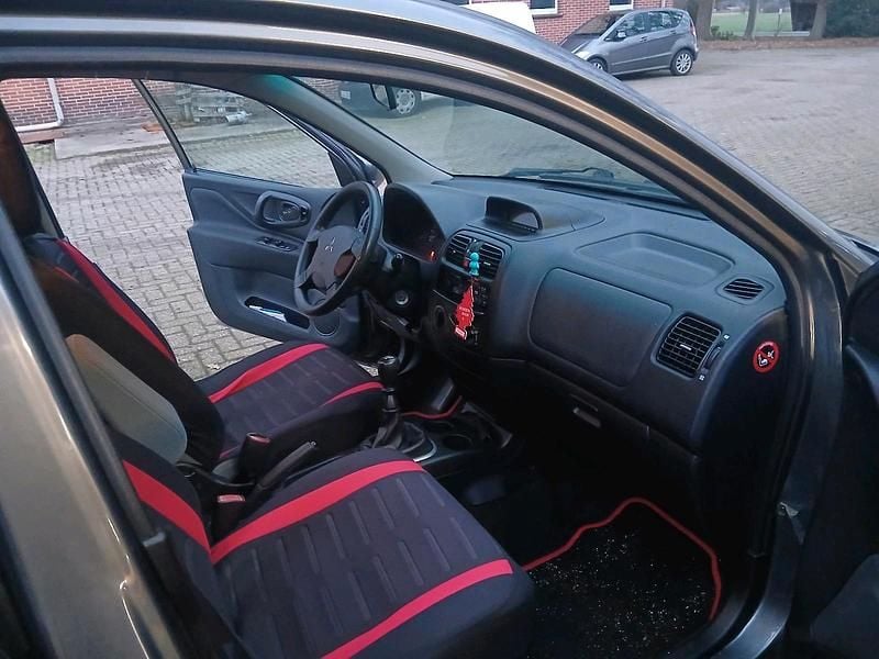 Gebraucht Mitsubishi Space Star 82 PS (60 kW) 2003 Grau Van / Kleinbus