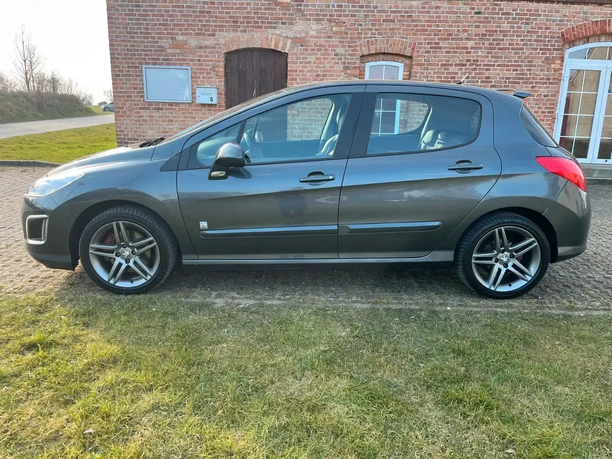 Gebraucht Peugeot 308 Allure 156 PS (114 kW) 2012 Limousine