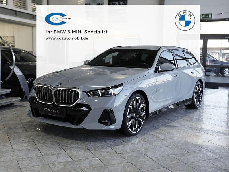 M brooklyn grau Gebraucht 2025 BMW 540 M Sport Kombi | 68.889 € (Superpreis) - Bild 1/3