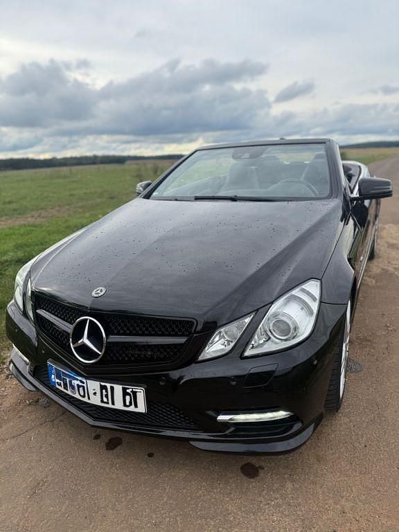 Schwarz Gebraucht 2012 Mercedes E250 AMG Cabrio | 18.400 € (Fairer Preis) - Bild 1/4